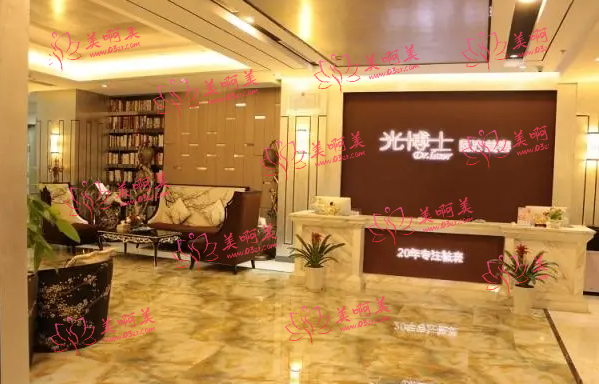 重庆光博士医疗美容医院实力医生推荐，客户口碑一览！另有激光美容价格表！