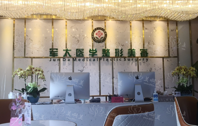 成都军大整容医院收费贵不贵？双眼皮/隆鼻/吸脂等价格费用参考！