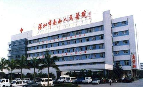 想要找到靠谱的深圳去眼袋医院？排名前五医院等你来挑！