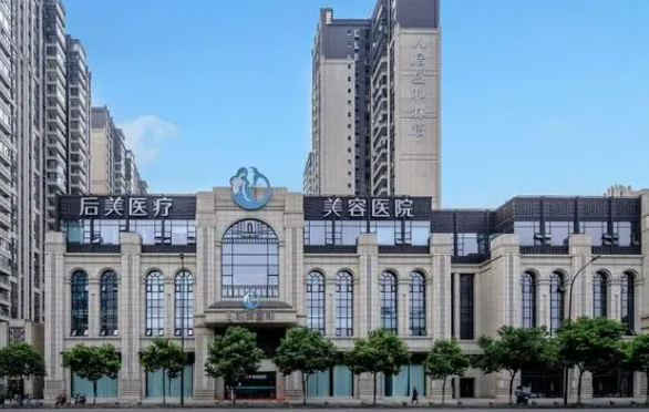 成都后美哪位医生隆胸技术更好?薛瑞VS庄建波，技术优势各有不同