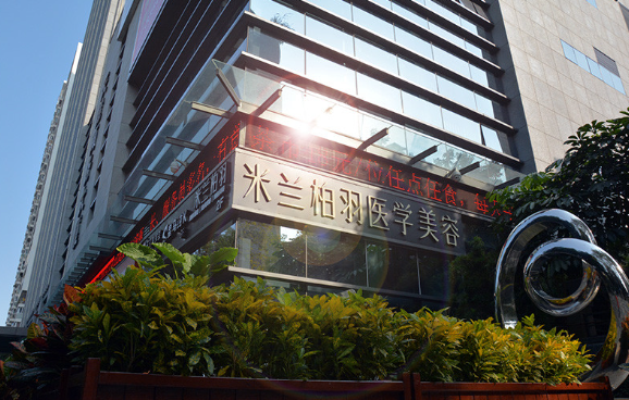 深圳高口碑胸部假体取出医院排行榜，五家实力在线等你来！