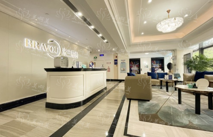 深圳哪家医院去眼袋效果最好？前五家实力医院赞誉不断