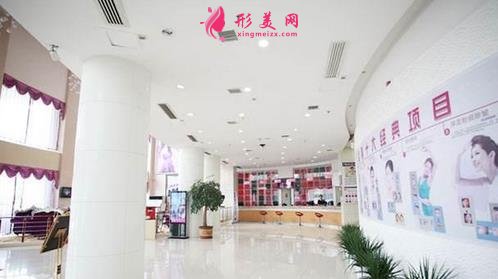 重庆整形隆胸哪家好？价格表及新桥、爱丽、佳美名次查看